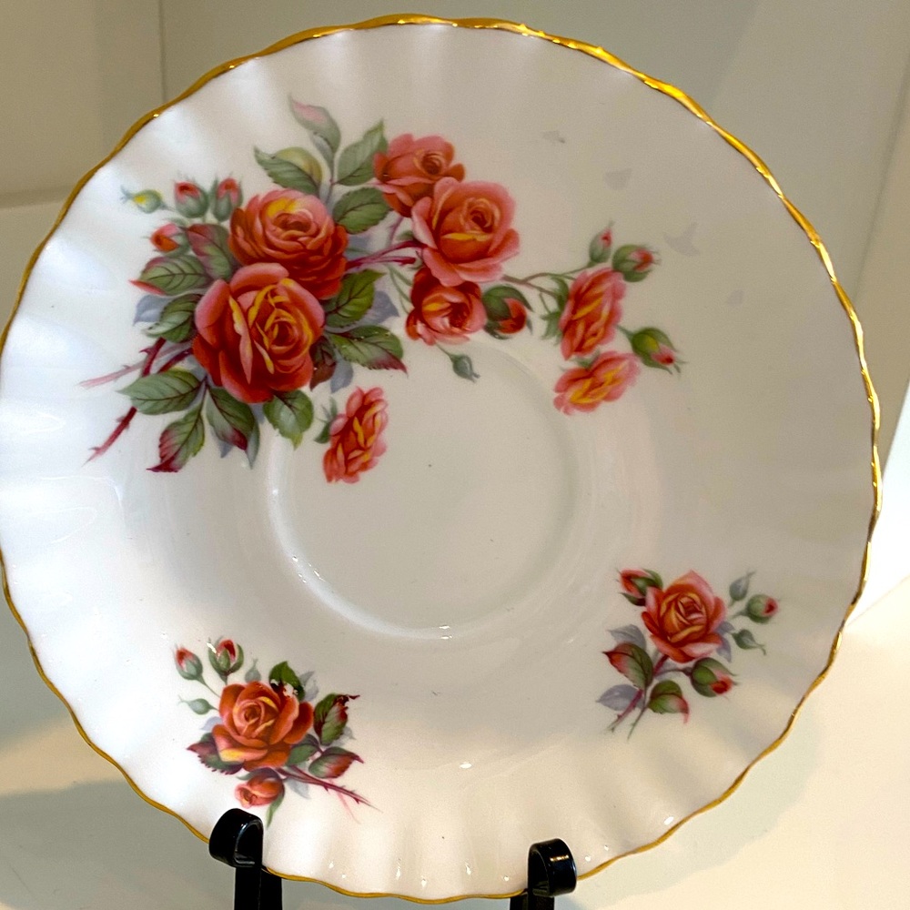 EUC VTG ROYAL ALBERT CENTENNIAL ROSE SAUCER